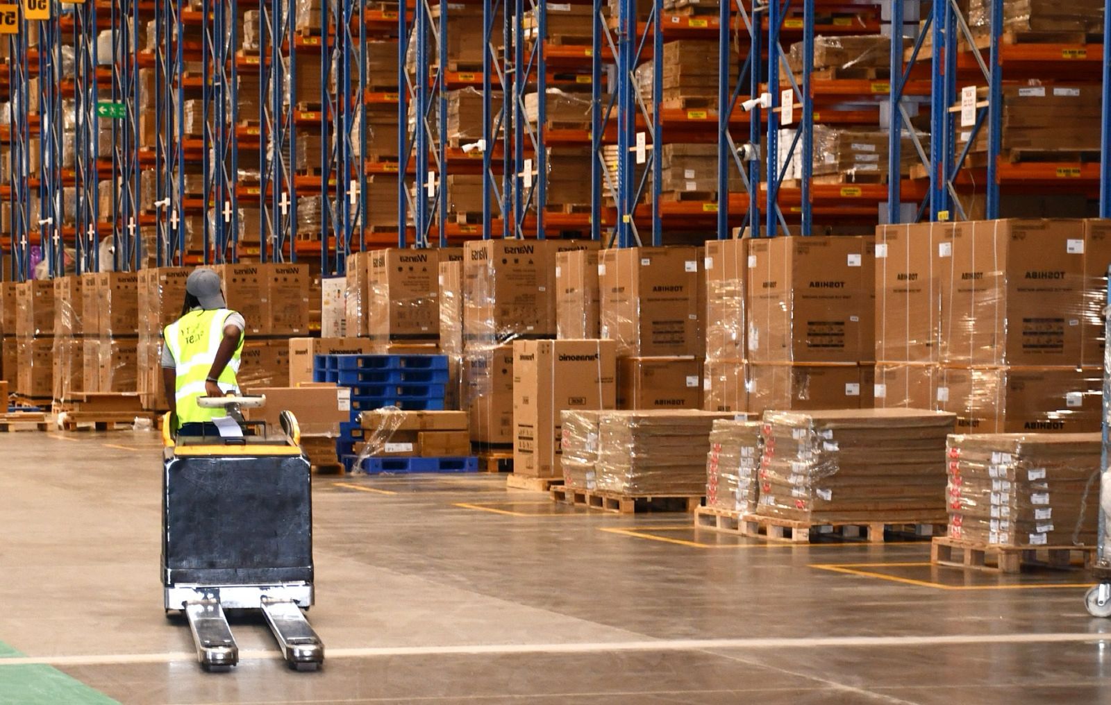 الخدمات اللوجستية من الطرف الثالث والتخزين